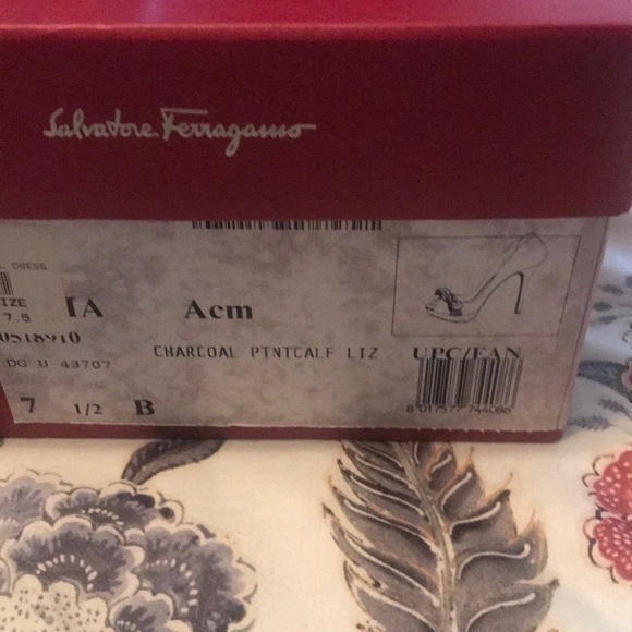 Ferragamo heels - Picture 6 of 7